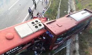 Tai nạn thảm khốc trên cao tốc Nội Bài-Lào Cai, 26 người thương vong 