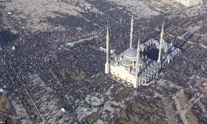 Biển người phản đối Charlie Hebdo ở Chechnya và Iran