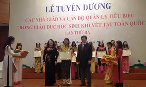 Tuyên dương nhà giáo trong giáo dục học sinh khuyết tật 