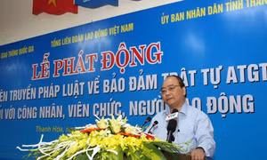 Phát động công nhân, viên chức thực hiện an toàn giao thông