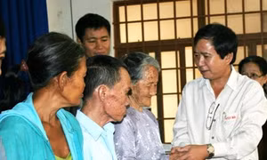 Chăm lo Tết cho người nghèo và hộ chính sách