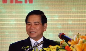 Trao Huy hiệu 50 năm tuổi Đảng cho nguyên Chủ tịch nước Nguyễn Minh Triết 