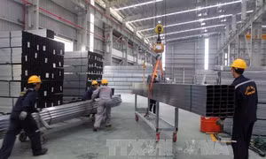 Tôn, thép đối mặt với nguy cơ từ tranh chấp thương mại 
