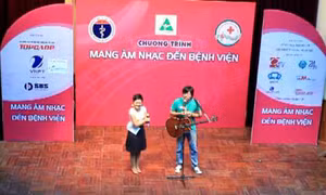 “Mang âm nhạc đến bệnh viện” Việt Đức