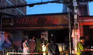 Tàn lửa thợ hàn thiêu rụi quán cà phê