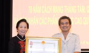 Trao Huân chương tặng lãnh đạo Viện Kiểm sát nhân dân tối cao 