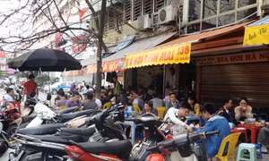 Hàng quán, dịch vụ mở sớm đầu năm