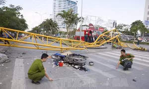 Sập cần cẩu thi công trụ sở BIDV, đè chết người đi đường 