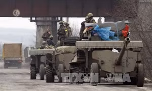 Ukraine tuyên bố đang hoàn tất rút vũ khí hạng nặng