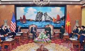 Đại tướng Phùng Quang Thanh tiếp Thượng nghị sĩ Mỹ