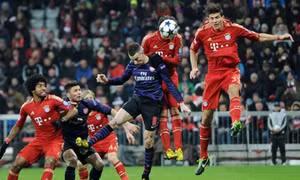 Arsenal vào hang bắt “hổ”