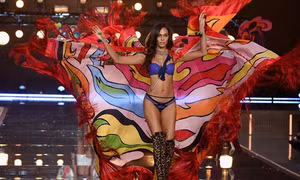 Bỏng mắt với dàn siêu mẫu nội y trong Victoria's Secret 2015