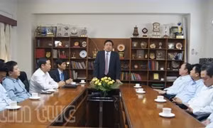 Bộ trưởng Phùng Quang Thanh thăm ĐSQ Việt Nam tại Ấn Độ 