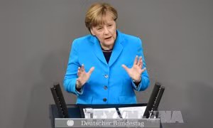 Bà Merkel bị kiện về chính sách nhập cư