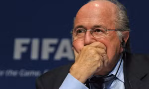 Những dấu hỏi xung quanh việc Sepp Blatter từ chức