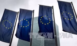 ECB bơm thêm 900 triệu euro cho Hy Lạp 