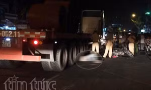 Bánh xe container cán thanh niên tử vong