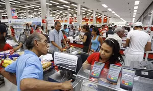 Venezuela căng mình trong cuộc chiến kinh tế
