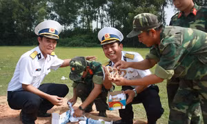 Những “nghệ sĩ tạo hình” bằng vỏ đạn