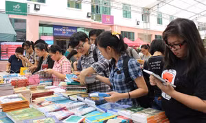 Nhiều nhà thơ, nhà văn góp mặt tại Ngày sách Việt Nam