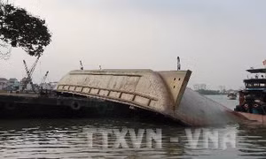 Sà lan va tàu chở đá, 3 người mất tích
