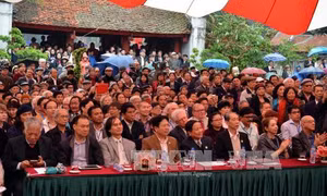 Thơ Việt đẹp trong mắt bạn bè quốc tế 