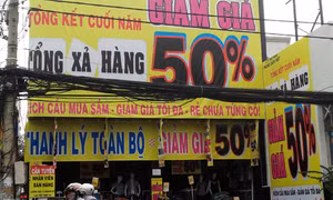 Bùng nổ giảm giá, khuyến mãi cuối năm