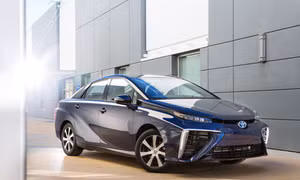 Toyota sản xuất đại trà xe dùng pin nhiên liệu 