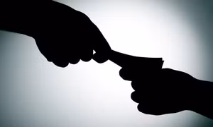 Lừa 'chạy' biên chế vào ngành Công an, 'ôm nửa tỷ đồng bỏ trốn