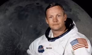 Phục chế bộ đồ Neil Armstrong mặc trên Mặt trăng