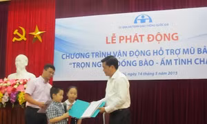 Vận động doanh nghiệp tài trợ mũ bảo hiểm cho trẻ