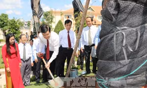 Chủ tịch nước tưởng niệm luật sư Nguyễn Hữu Thọ