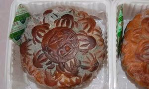 Bánh Trung thu kém chất lượng tràn ngập chợ quê