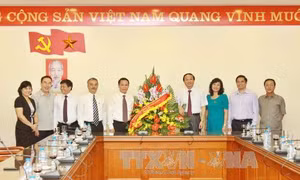 Đồng chí Tô Huy Rứa chúc mừng các cơ quan báo chí 