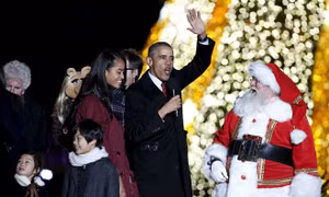 Gia đình Obama thắp sáng cây thông Noel quốc gia