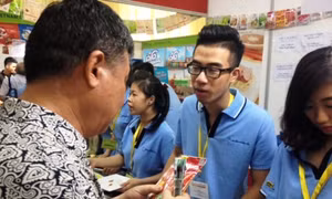 Nhộn nhịp mua sắm tại hội chợ hàng Thái Lan