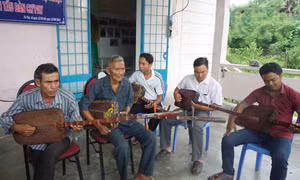 Truyền dạy diễn tấu đàn Ch’pay 