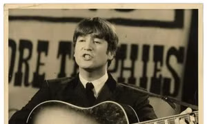 Đàn guitar của John Lennon có giá "khủng" 