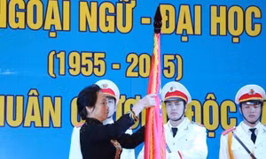 Trường ĐHNN - ĐHQG Hà Nội đón nhận Huân chương Độc lập hạng Nhất