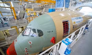 Chiếc A350 XWB đầu tiên của Vietnam Airlines rời xưởng sơn