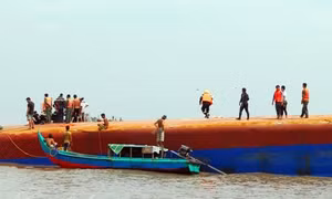 Đã vớt được xác 2 nạn nhân vụ chìm tàu sông Soài Rạp