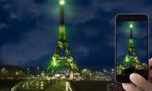Tháp Eiffel thành khu rừng ảo khổng lồ