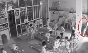 Đình chỉ cô giáo véo tai, lột truồng trẻ vì tè dầm
