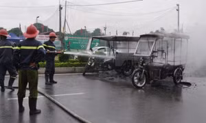 Tiền Giang: Xe lam chở gạo bỗng dưng bốc cháy 