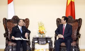 Thủ tướng Nguyễn Tấn Dũng tiếp Chủ tịch Thượng viện Nhật Bản 