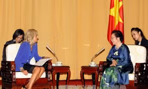 Phó Chủ tịch nước Nguyễn Thị Doan tiếp Phu nhân Phó Tổng thống Hoa Kỳ 