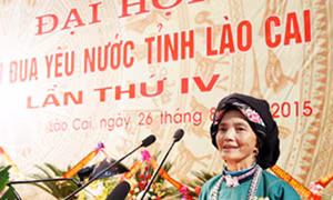 Người phụ nữ Bố Y giữ gìn văn hóa dân tộc