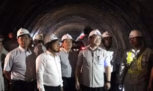 Phó Thủ tướng Hoàng Trung Hải kiểm tra tiến độ dự án hầm Đèo Cả 
