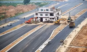 Nhà dân không chịu di dời ‘trơ lì’ giữa phố