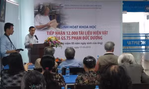Tiếp nhận 12.000 tài liệu hiện vật của giáo sư Phạm Đức Dương